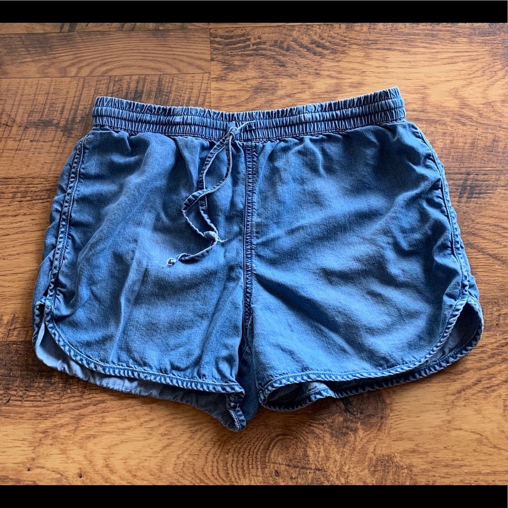 *SOLD*Juicy Couture light weight chambray Shorts